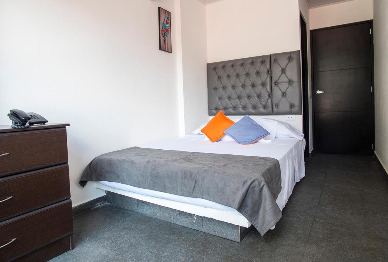 Hotel Grand H&R Villeta Buitenkant foto