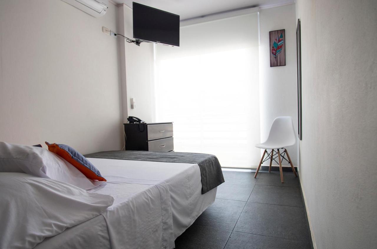 Hotel Grand H&R Villeta Buitenkant foto