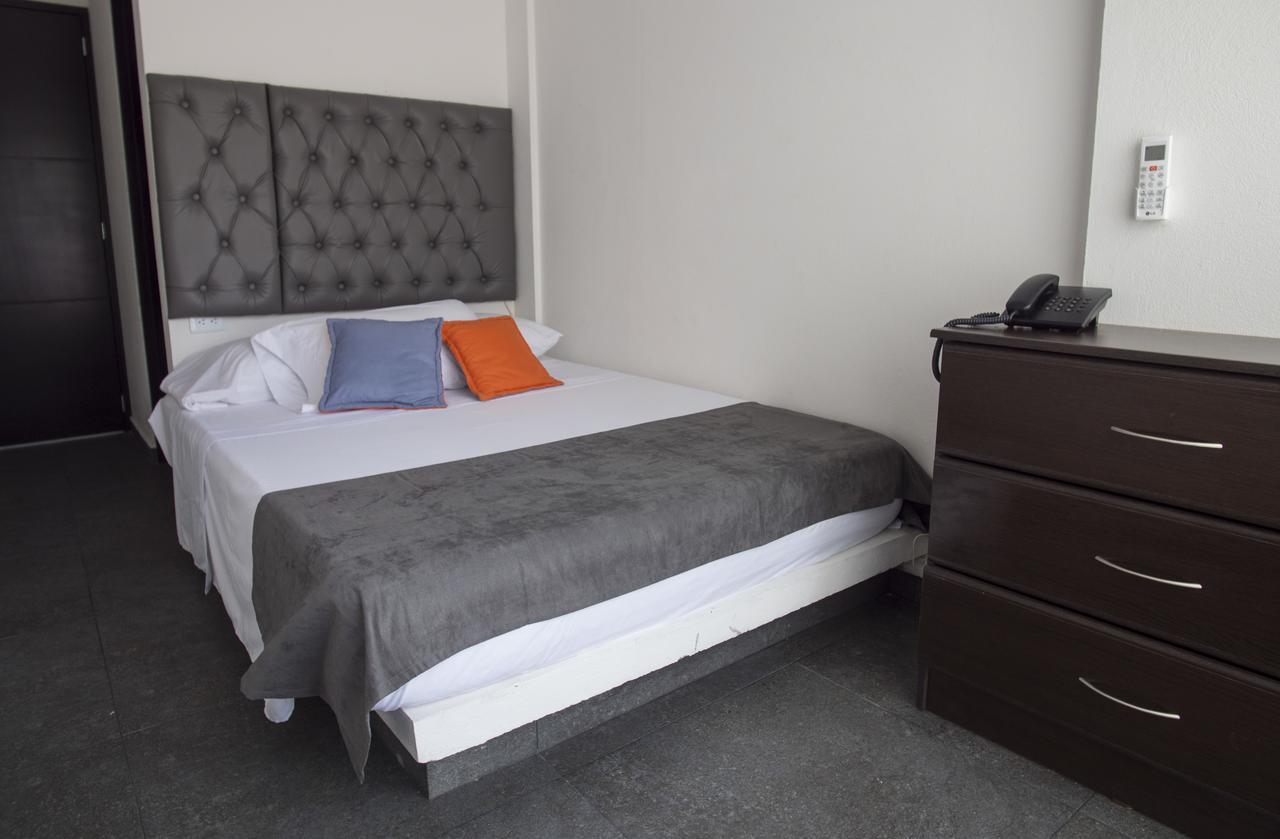 Hotel Grand H&R Villeta Buitenkant foto